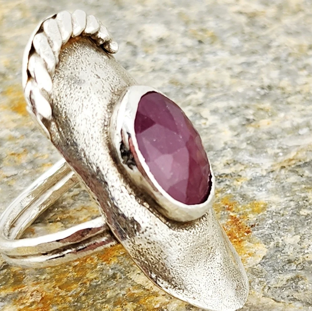 PINK SAPPHIRE SADDLE HANDMADE IN RECYCLED STERLING SILVER METAL SIZE 8